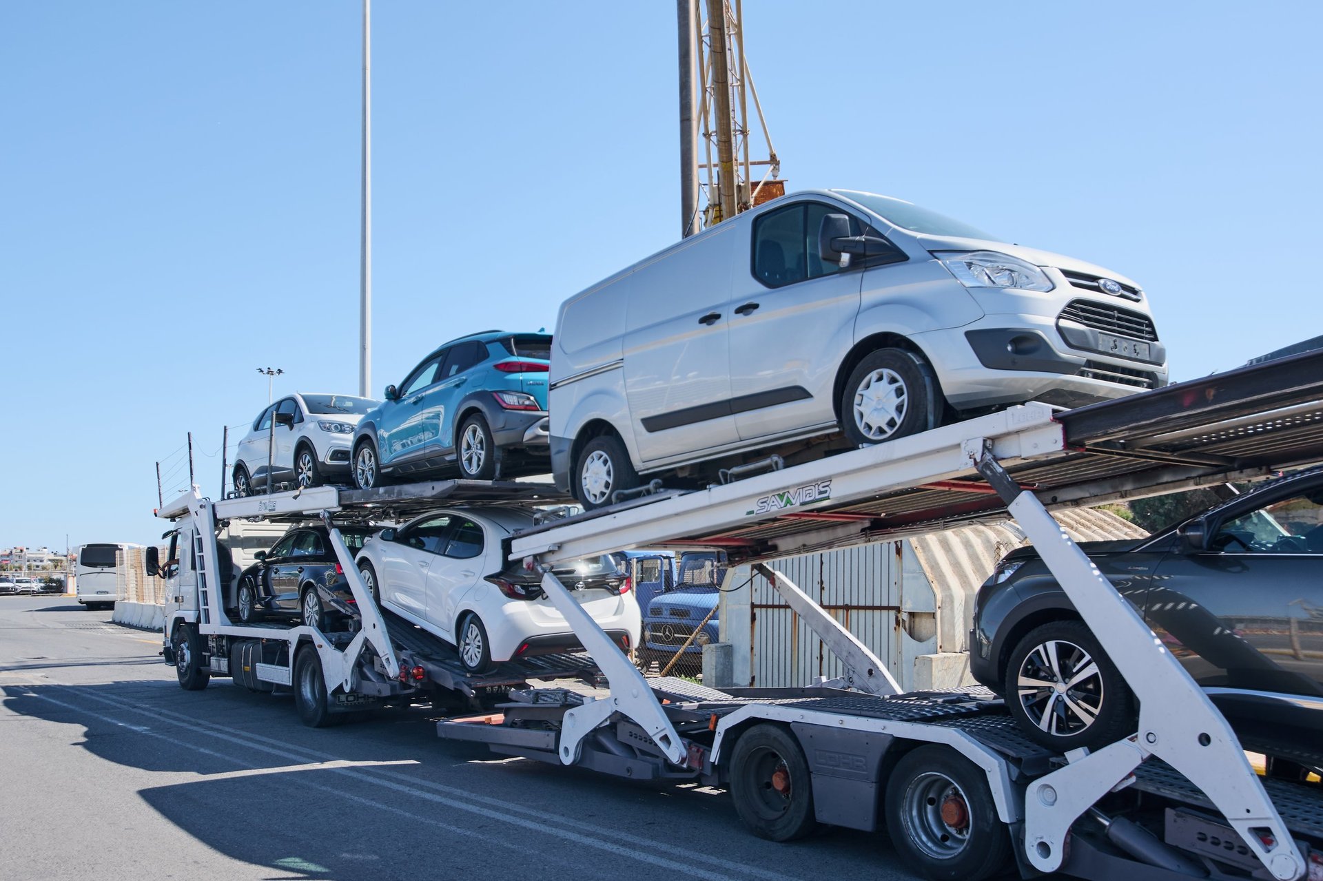 Vehicle transporter truck
